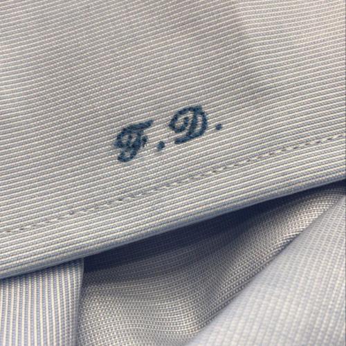 INIZIALE OMAGGIO SULLA PRIMA CAMICIA